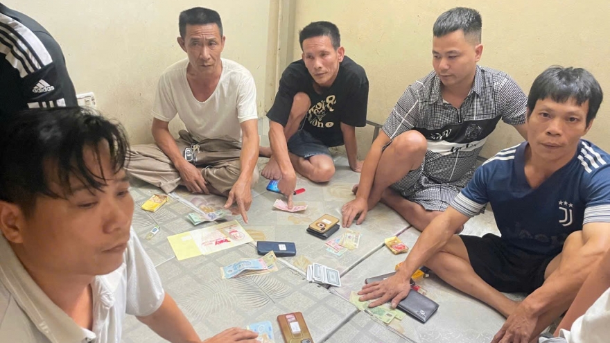 Bắt giữ nhóm đối tượng đánh "lốc" ăn tiền trong khuôn viên cây xăng